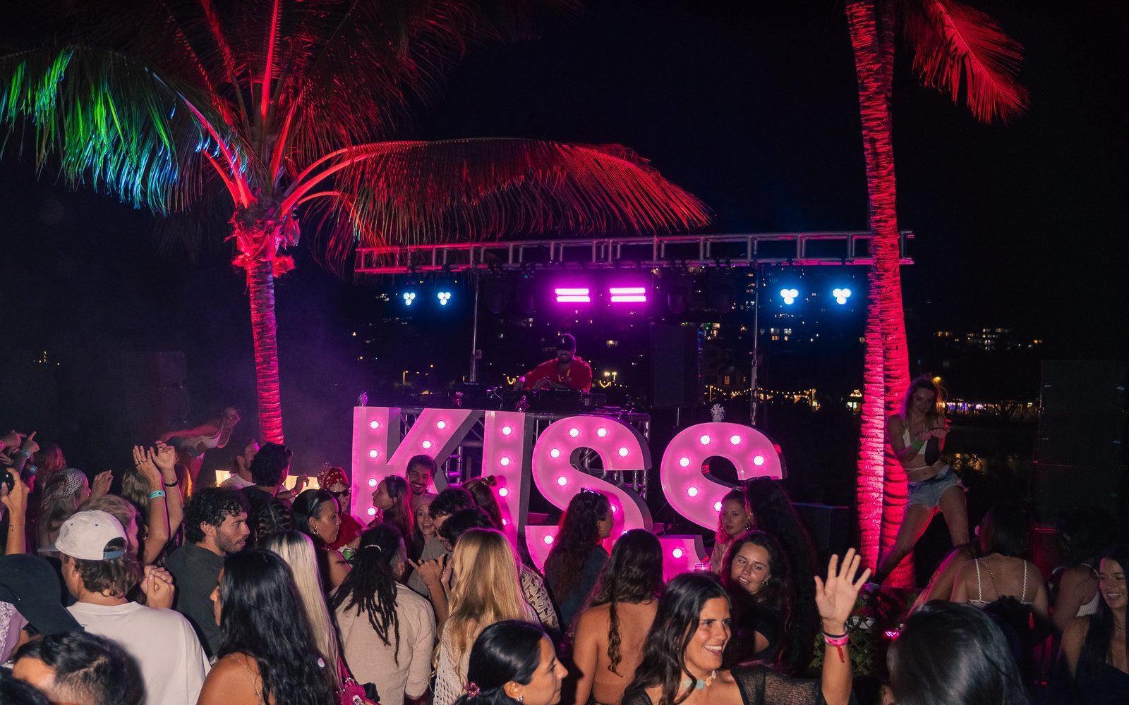 Full dancefloor at a WeKiss night